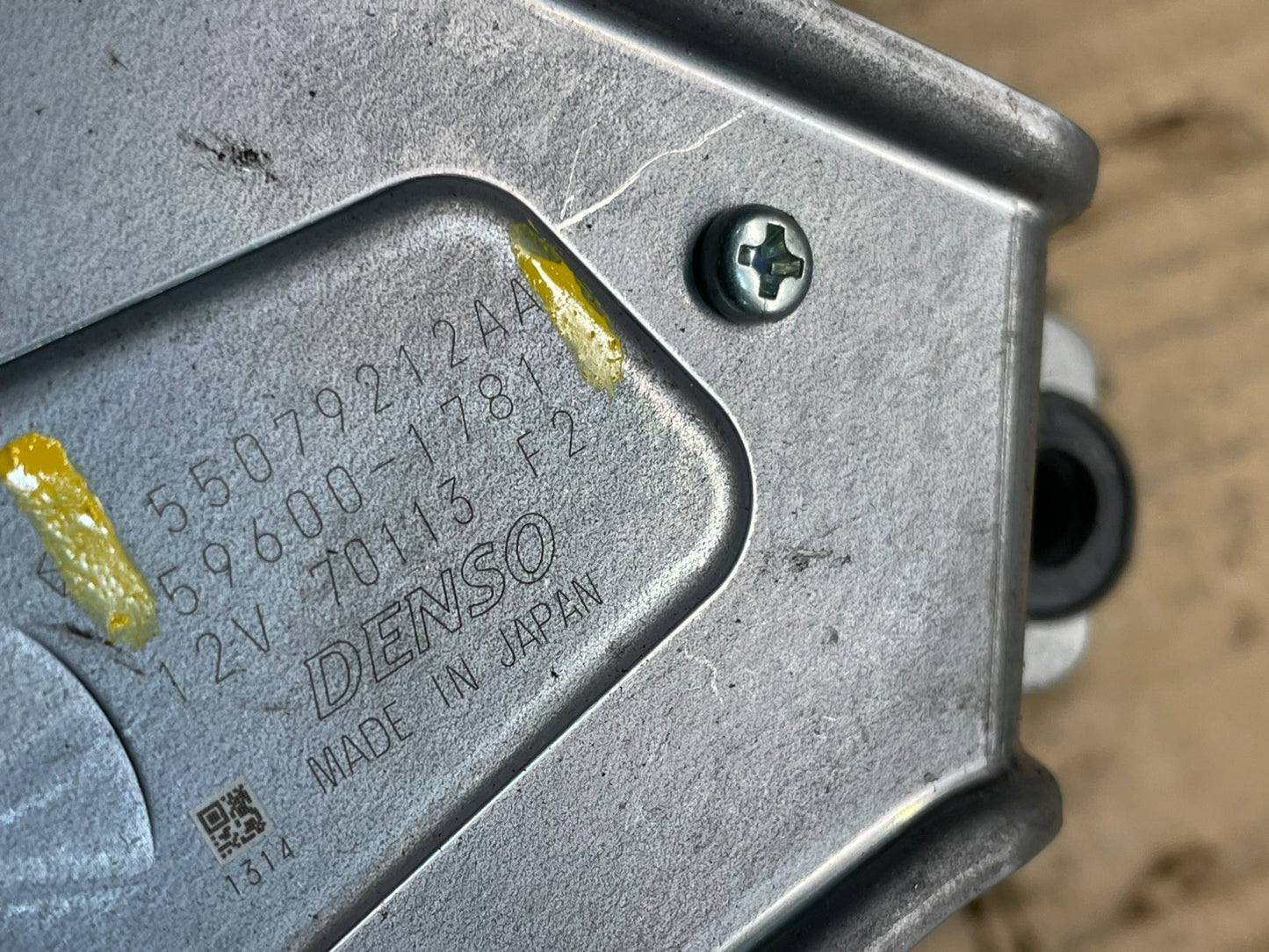 2014-2021 Dodge Durango  Tailgate Back Door Rear Wiper Motor Wiper X4235 DG6