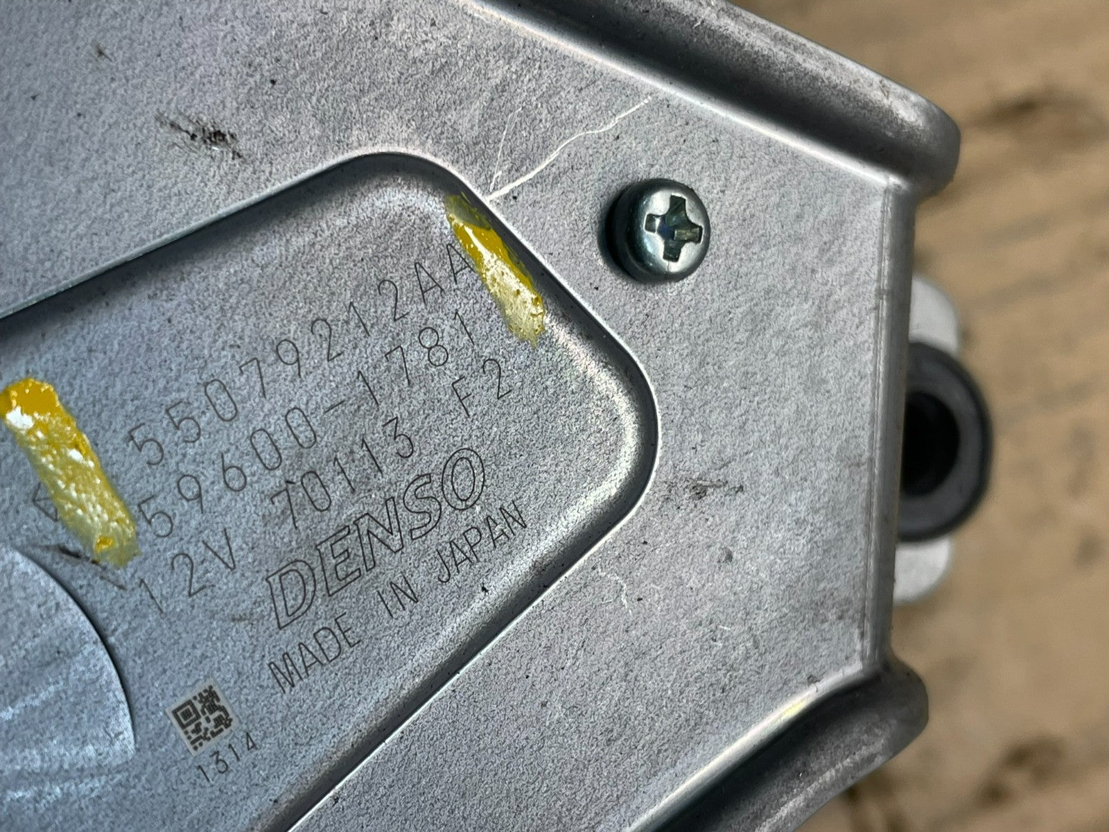 2014-2021 Dodge Durango  Tailgate Back Door Rear Wiper Motor Wiper X4235 DG6