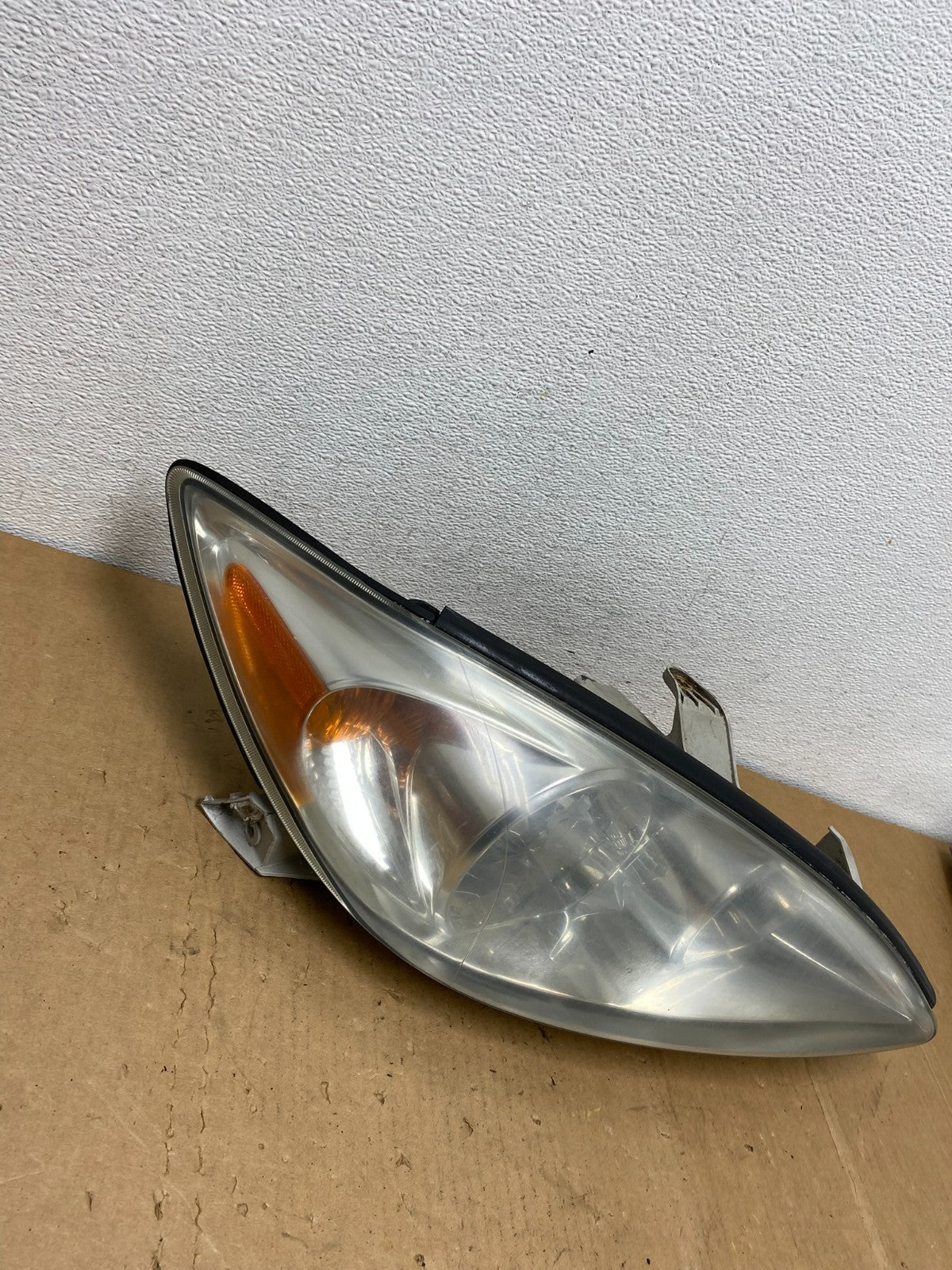2002 to 2004 Toyota Camry Halogen Headlight Right Passenger Rh AC8619 DW2