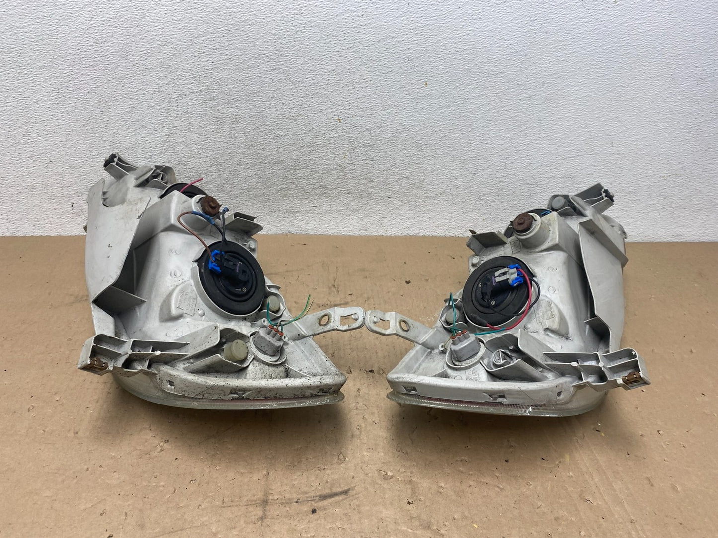 2005 to 2008 Toyota Corolla Black Left+Right Side Set Headlights AG4893 DW8