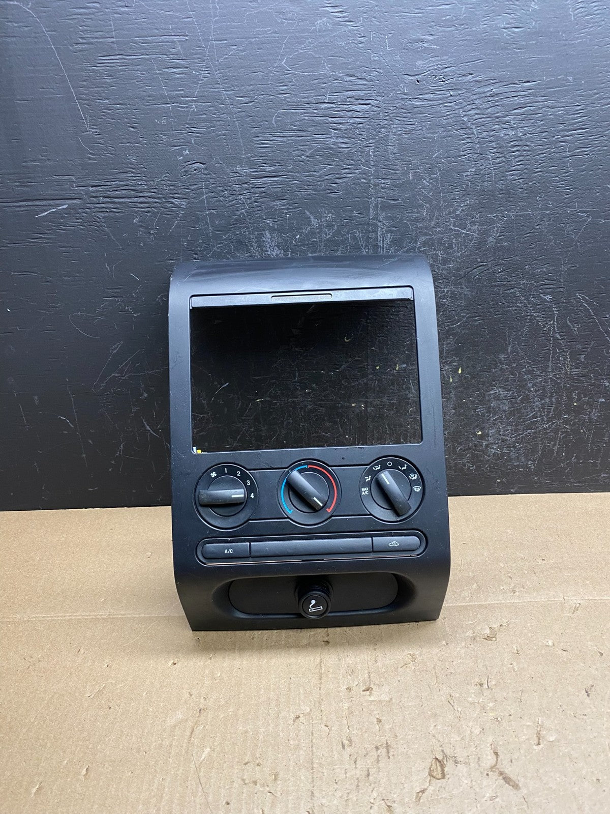 2004 to 2008 Ford F150 Radio Climate Dash Bezel Surround Black ac6695 DG0