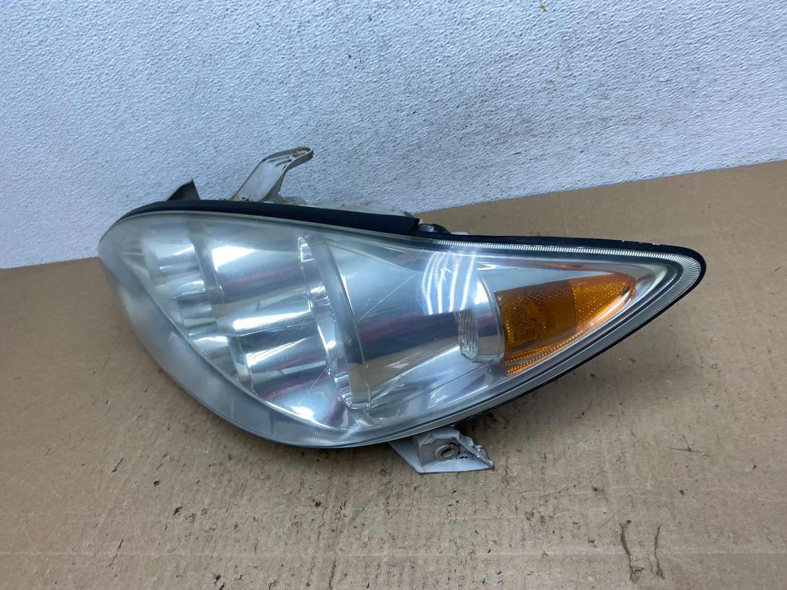 2005 to 2006 Toyota Camry Left Driver LH Halogen Headlight AE6605 DW1