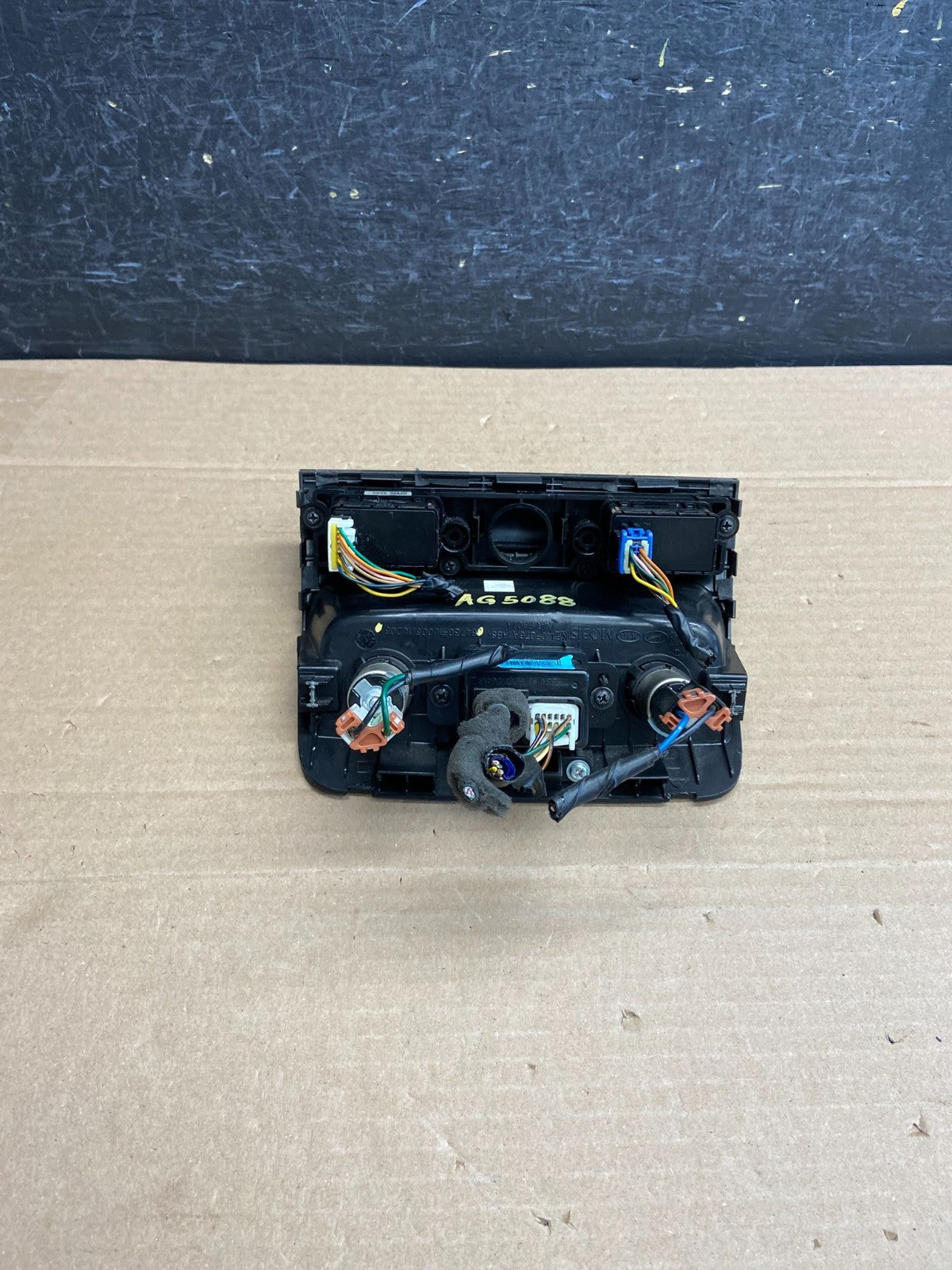 2011-2013 Kia Sorento Center Seat Heater Switches Aux USB Power Outlet AG5088 DG3