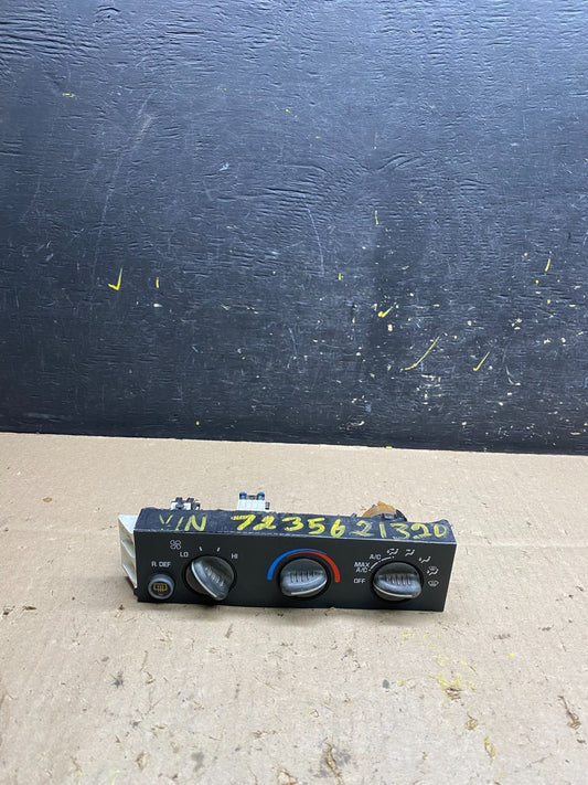 2001 - 2007 GMC Chevrolet Express 1500 Climate Control A/C U4917 DG0