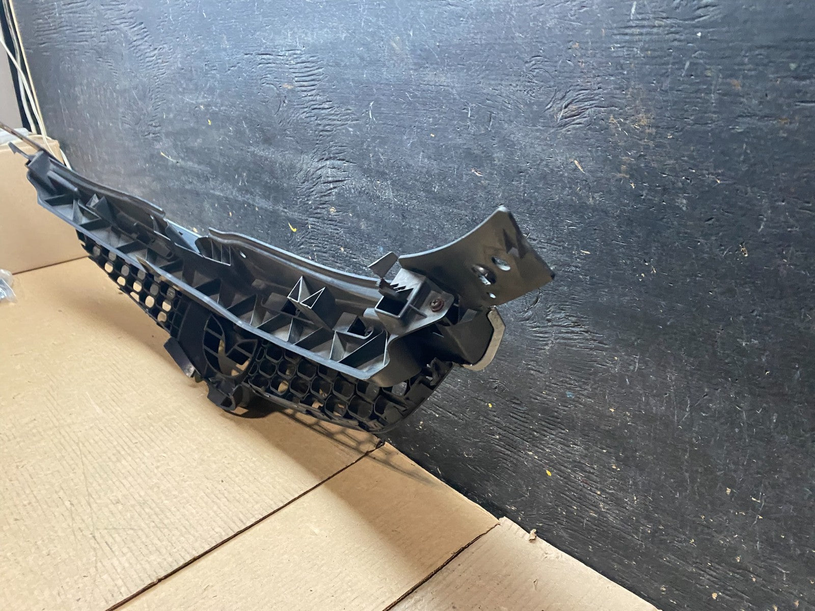 2007 - 2009 Mazda CX9 CX-9 Front Upper Grill Grille Emblem OEM V7002 DG8