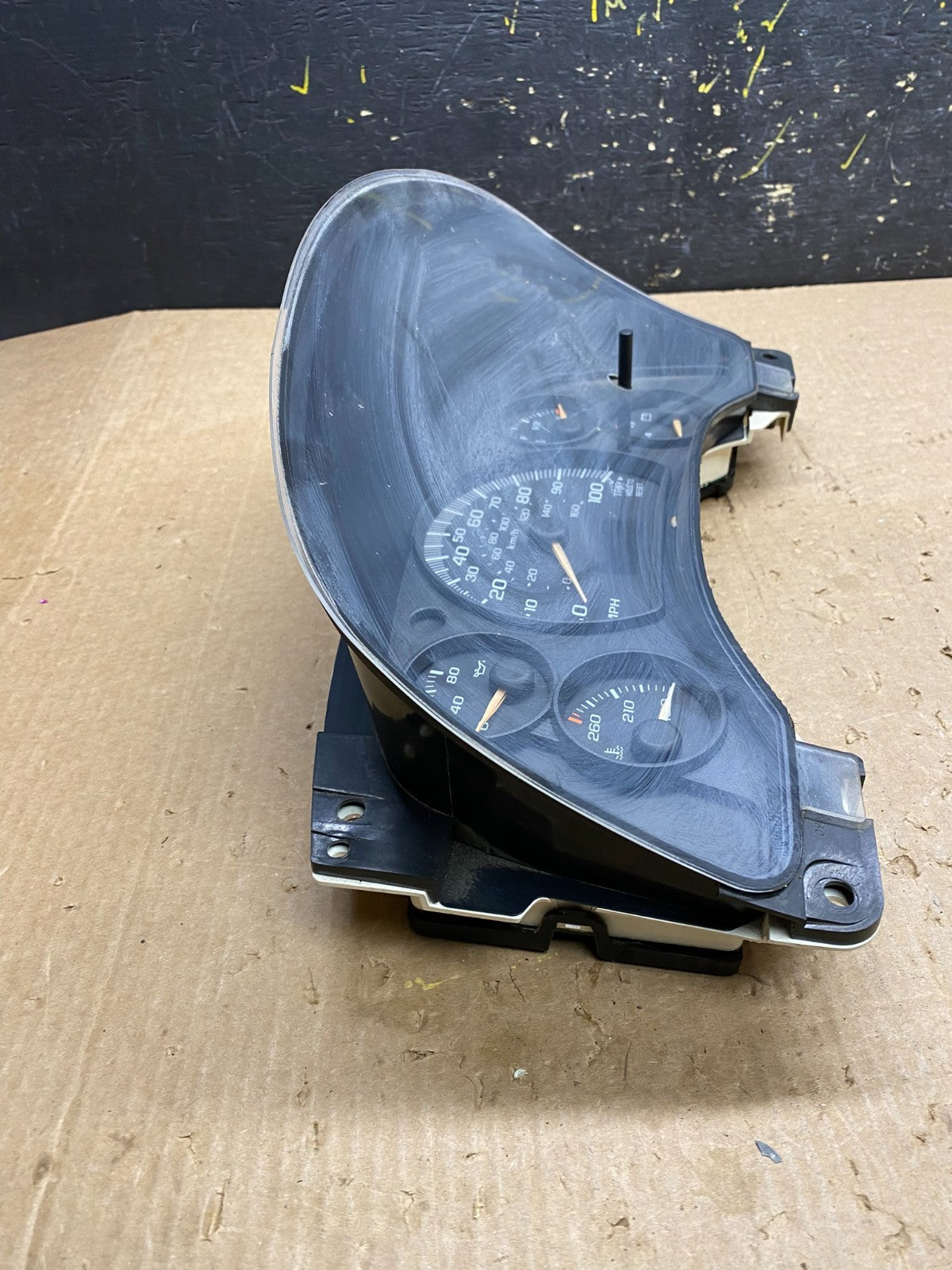 2004 to 2007 Chevrolet Express Speedometer Cluster Gauge Z4285 DG1