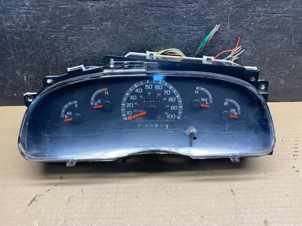 2001 - 2002 Ford Econoline E250 E350 Van Speedometer Instrument Cluster AH9781 D0