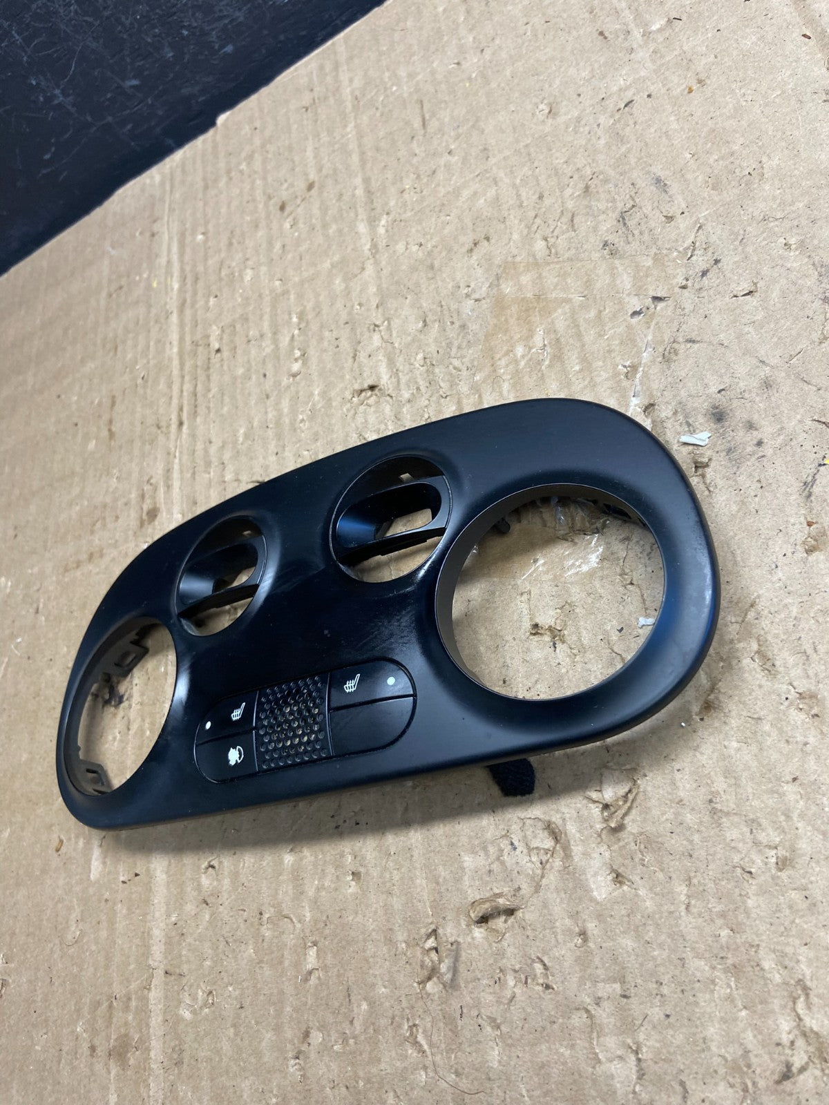 2012 - 2017 Fiat 500 Heated Seat Fog Light Control Switch Bezel ae2004 DG1