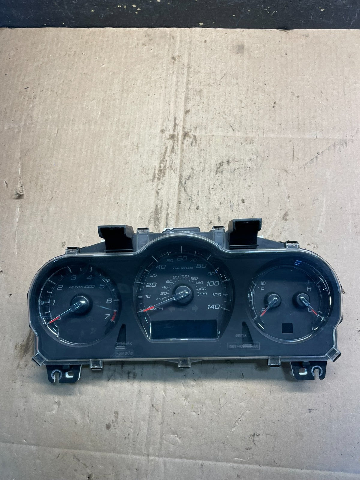 2011 2012  Ford Taurus Speedometer Instrument Cluster Gauges T7241 DG0