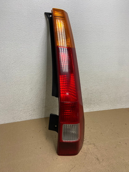 2002 - 2004 Honda Crv Cr-v Right Passenger Rh Side Tail Light AG5912 DW2