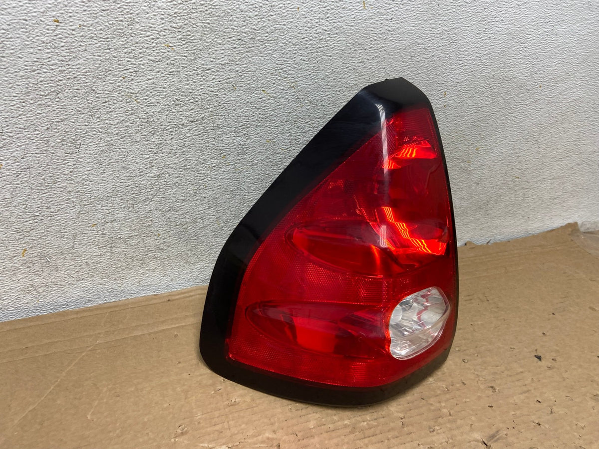 2001 - 2005 Pontiac Aztek Left Driver LH Side Tail Light AH8874 LK1