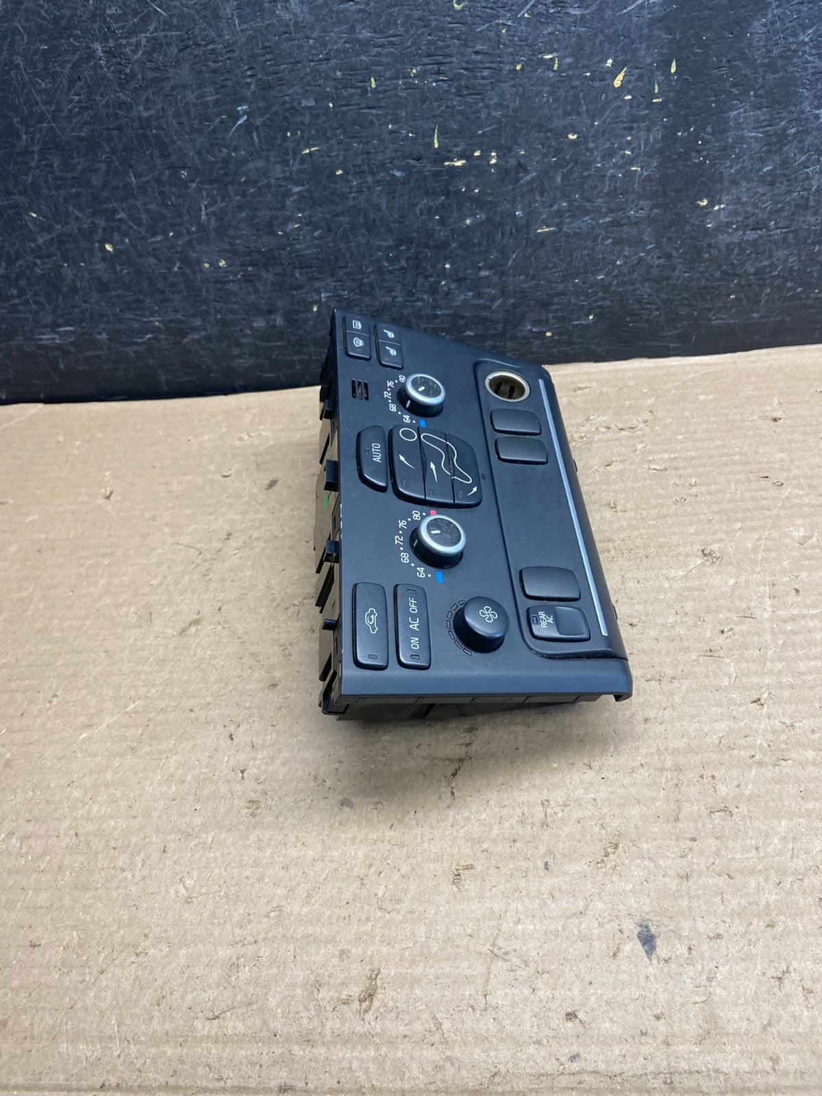 2007-2013 Volvo XC90 Center A/C Climate Control Radio Panel Bezel AH5483 DW1