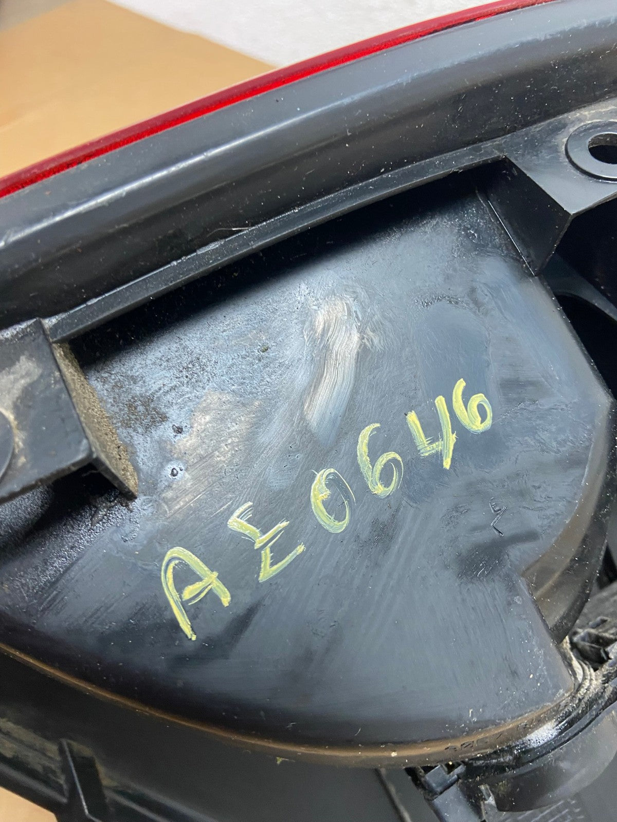 2004 to 2007 Dodge Grand Caravan Left Driver Lh Tail Light AE0646 LK6