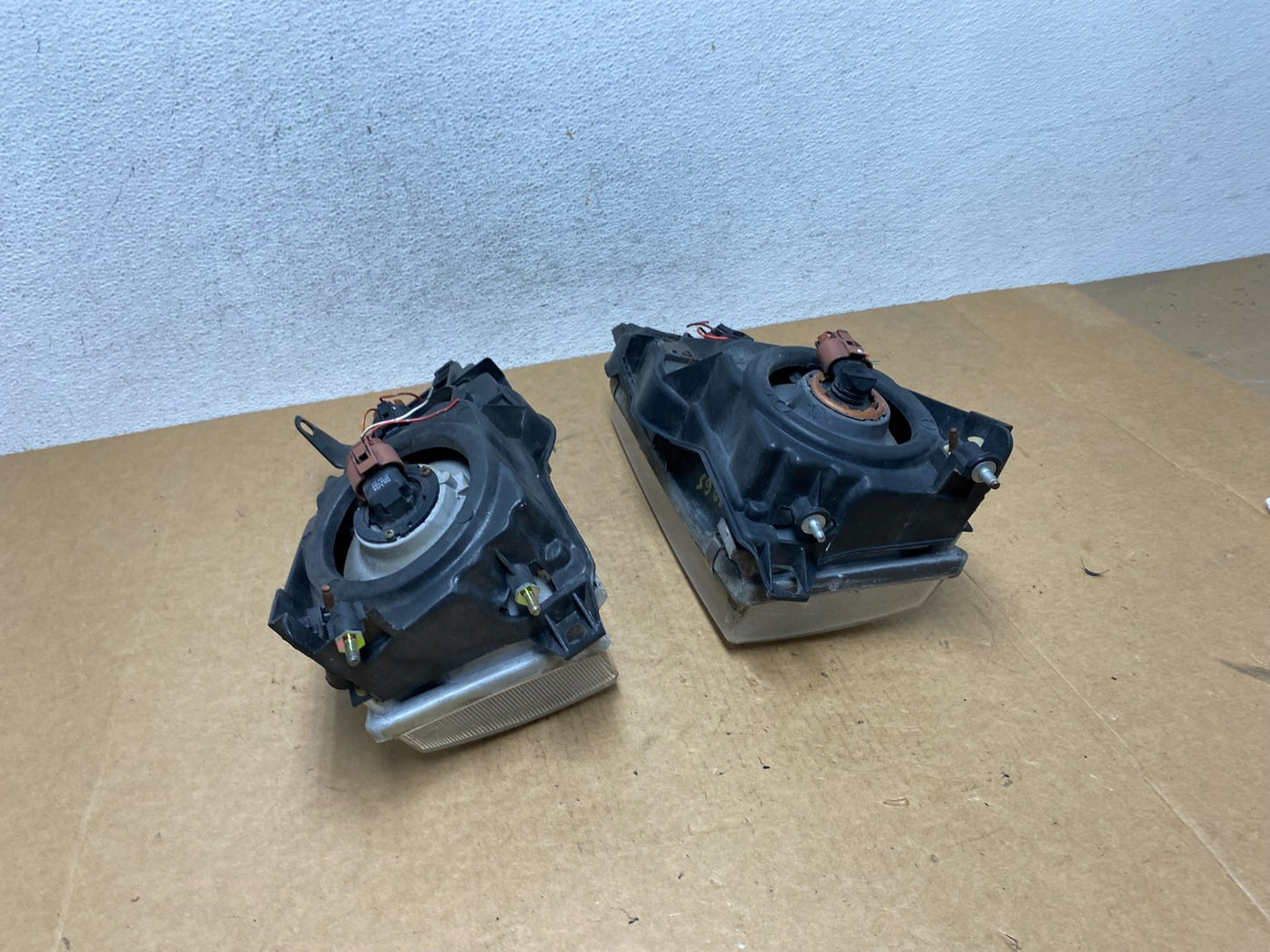 1993 to 1997 Toyota Corolla Left+Right Side Headlights AE3065 DW9