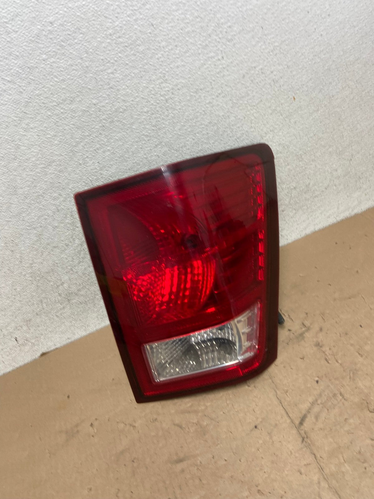 2007 2008 2009 2010 Jeep Grand Cherokee Right Passenger Tail Light AG5493 LK2