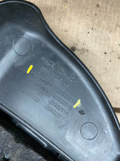 2010 to 2012 Cadillac SRX 3.6L Plastic Engine Cover Shield X7661 DG8