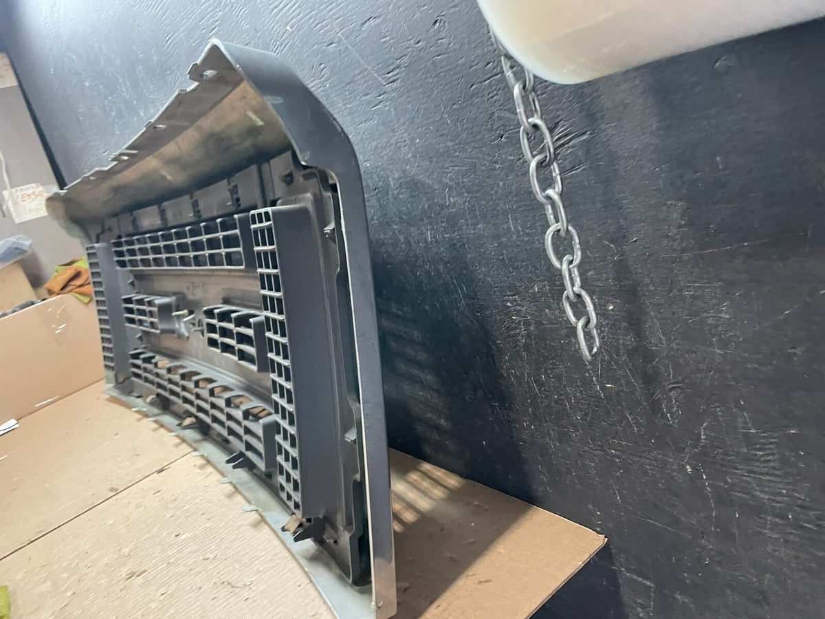 2008 to 2014 Ford Econoline E150 E250 Front Upper Chrome Grill Grille M8172 DG10