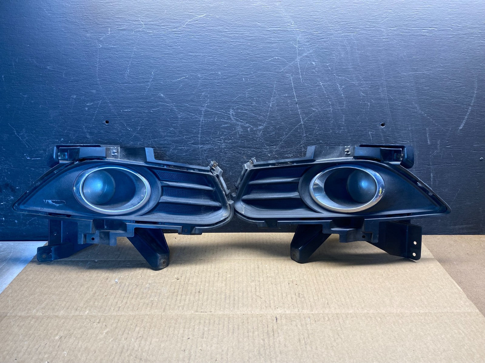 2013-2016 Ford Fusion Front Bumper Left+Right Set Fog Light Bezel Trim AG7275 DG0