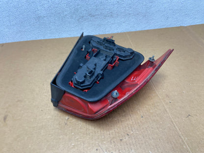 2004 to 2005 Volkswagen Jetta Right Passenger RH Side Tail Light AD9145 LK5