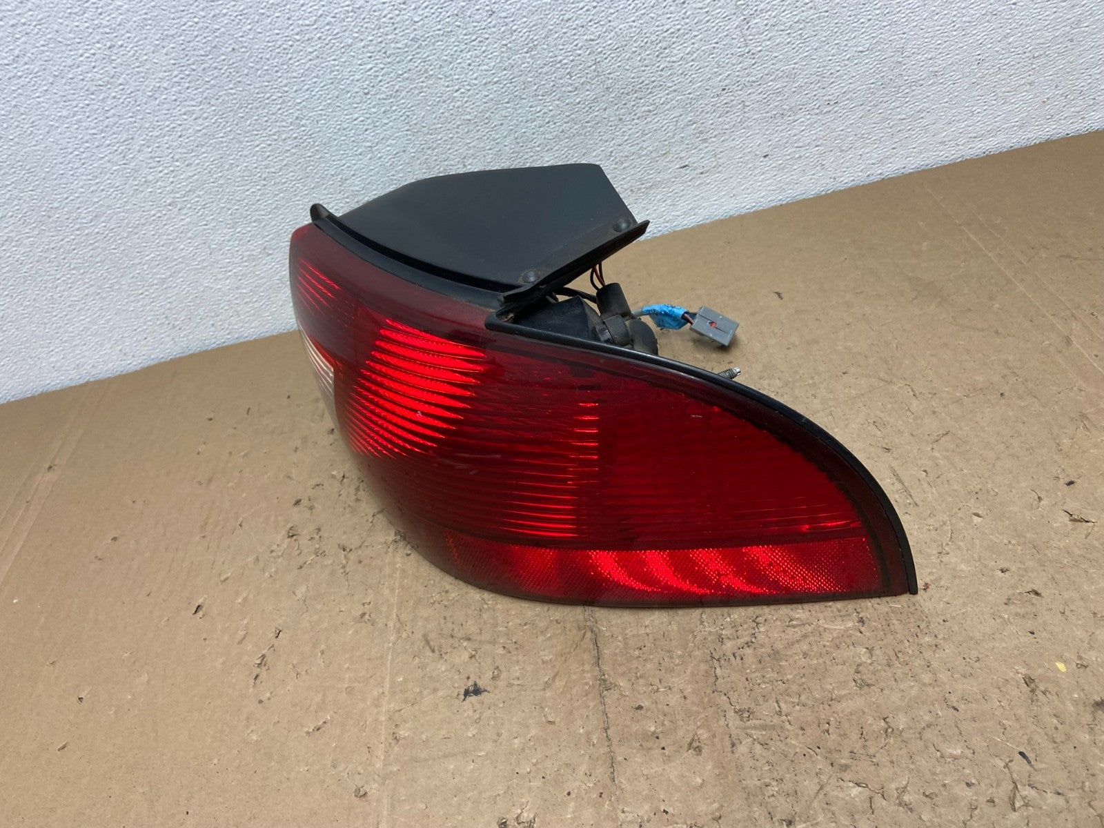 2000 - 2003 Mercury Sable Sedan Right Passenger Rh Side Tail Light AC7402 DW1