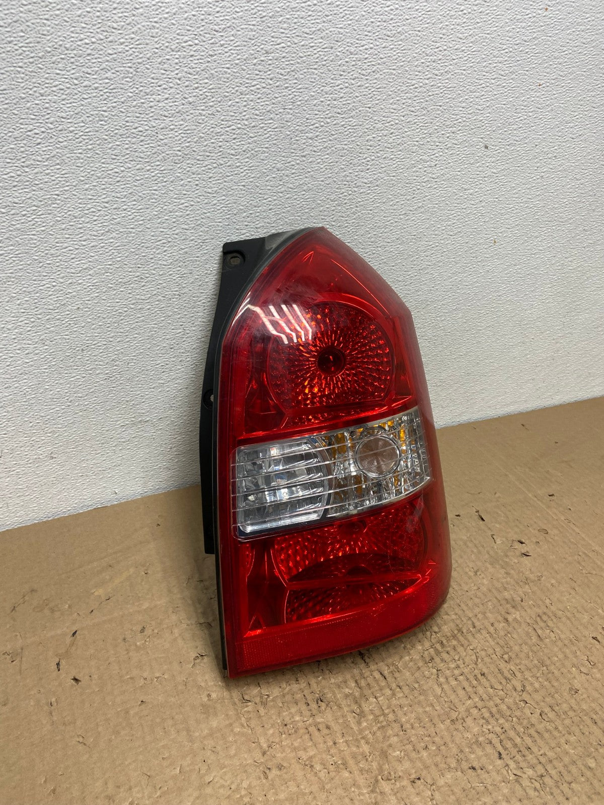 2005 to 2009 Hyundai Tucson Right Passenger Rh Tail Light OEM AC4053 LK2