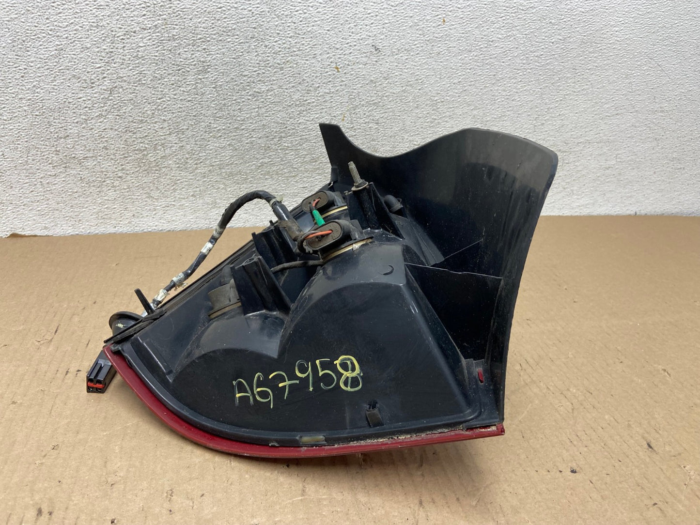 1998 to 2002 Lincoln Town Car Right Passenger RH Tail Light AG7958 LK6