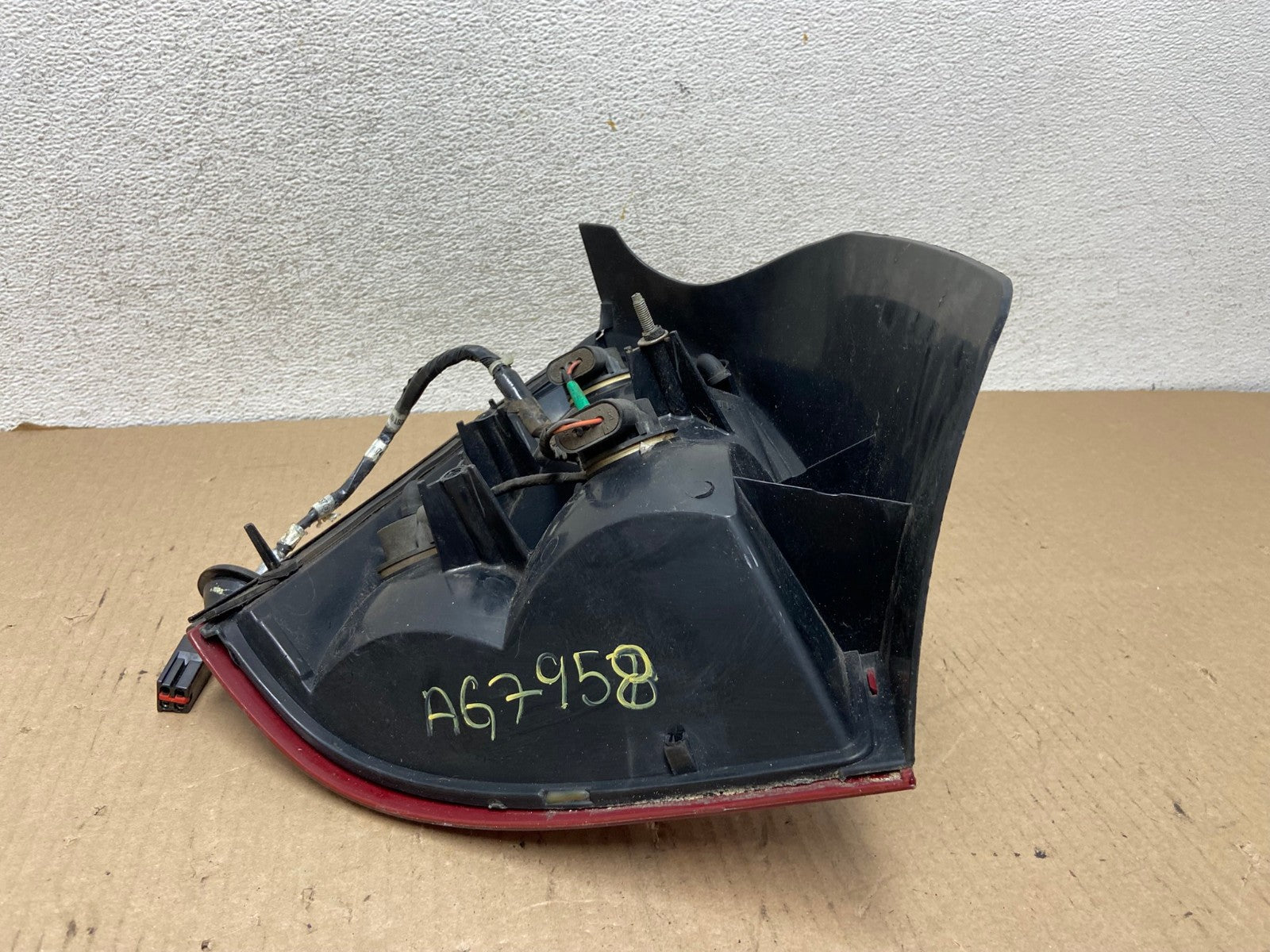 1998 to 2002 Lincoln Town Car Right Passenger RH Tail Light AG7958 LK6