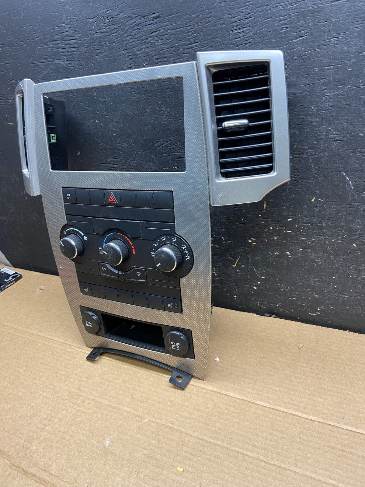 2008 to 2010 Jeep Grand Cherokee Center A/C Heater Climate Control W0111 DG2