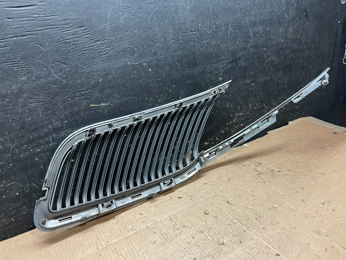 2013 to 2016 Lincoln MKT Right Passenger Side Grille Grill OEM Y6451 DG6
