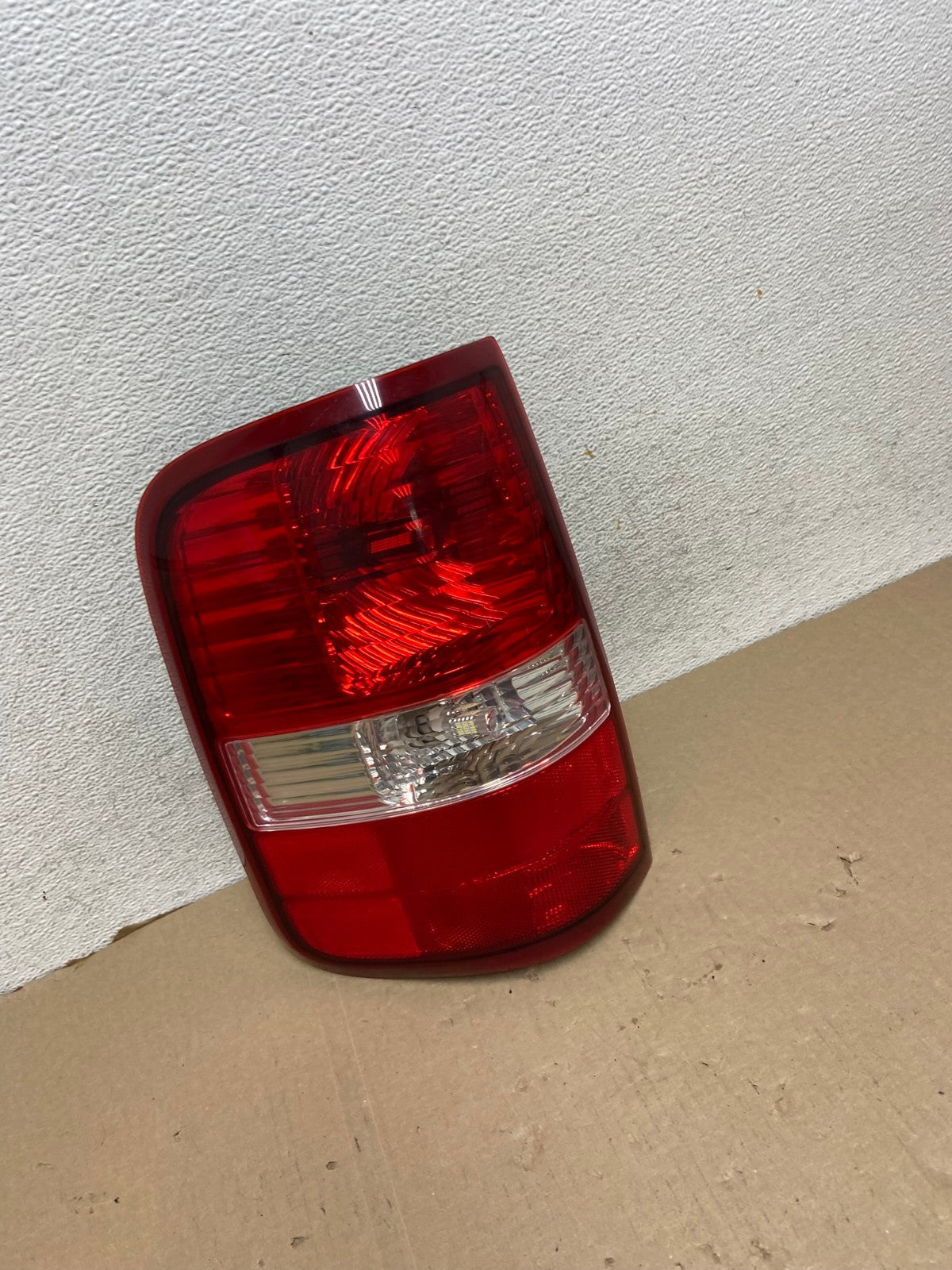 2004 to 2008 Ford F150 F-150 Left Driver LH Side Tail Light AG5866 LK2