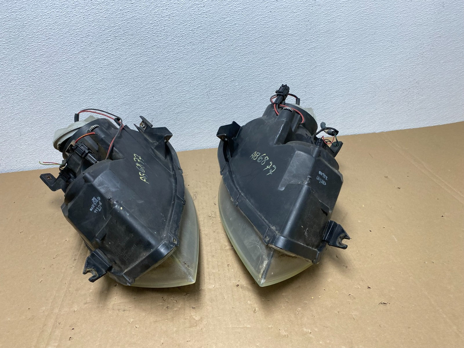 2005 to 2006 Nissan Altima Left+Right Side Set Halogen Headlights OEM AB6877 DW13