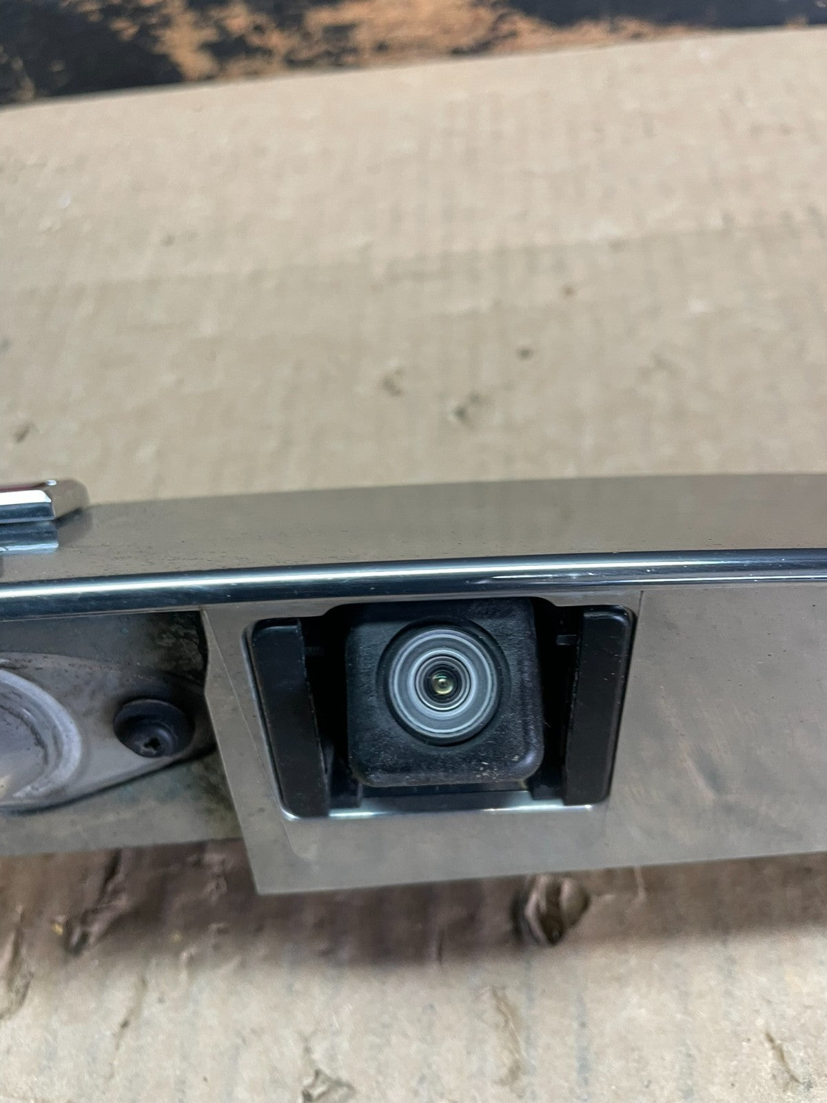 2007-2012 GMC Acadia Chrome Tailgate Rear Finish Molding Back W/Camera AB3201 DG5