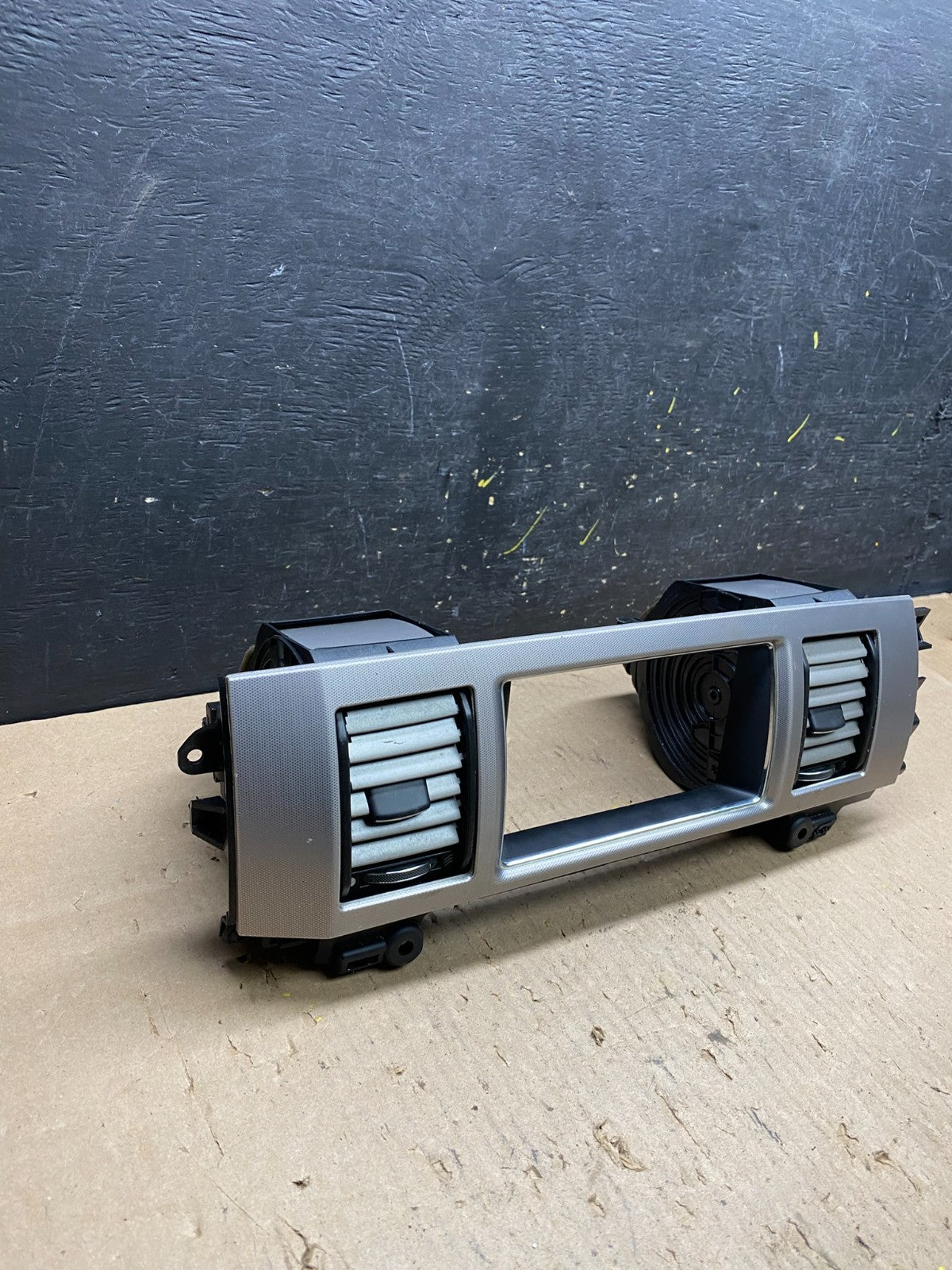 2008 to 2015 Jaguar XF Jaguar XF Center Radio Bezel Dash Air Vent t4939 DG1