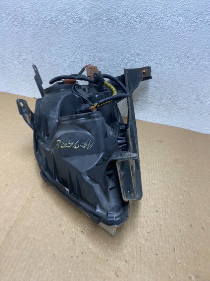 2005 to 2007 Ford Five Hundred Halogen Right Passenger Side Headlight AF9668 DW9