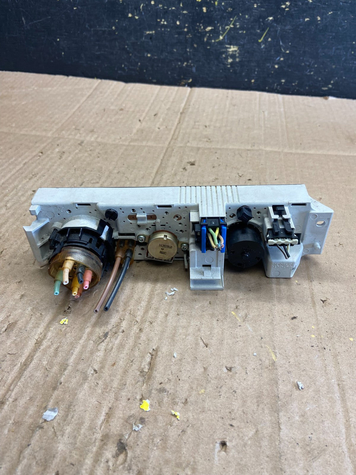 2001 - 2007 GMC Chevrolet Express 1500 Climate Control A/C AA8154 DG3