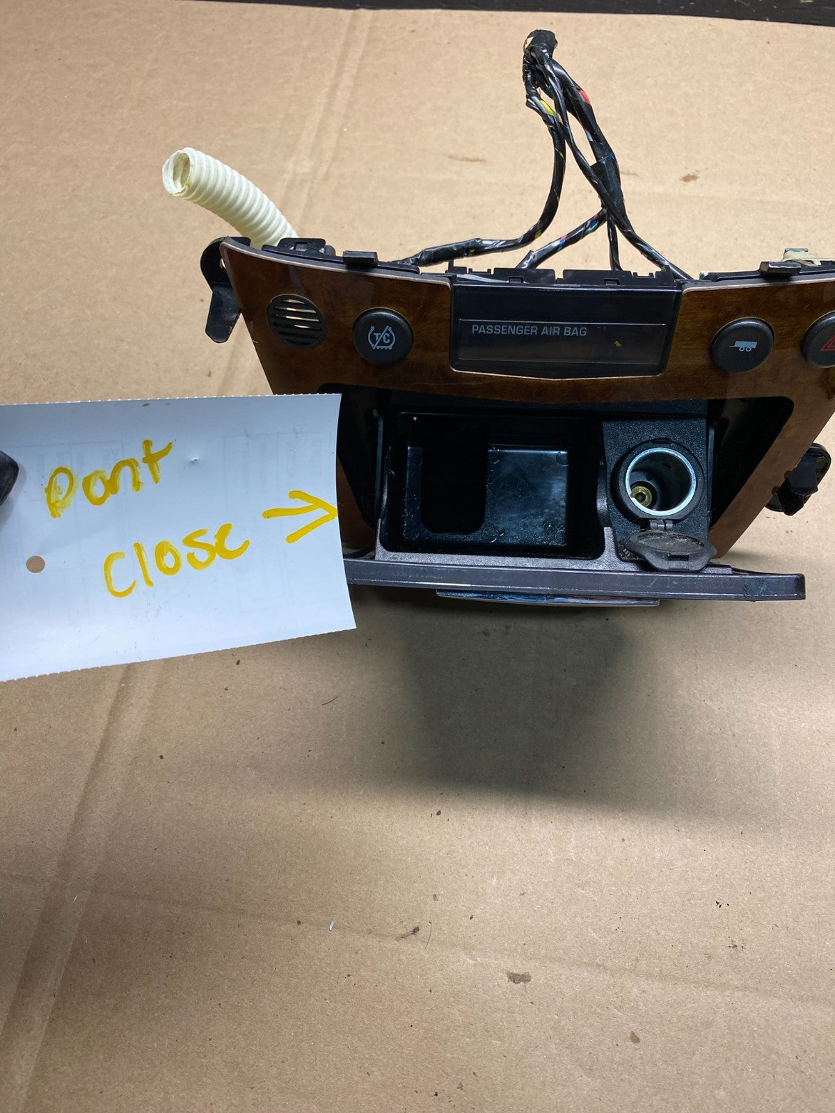 2007-2009 Cadillac SRX Ashtray Lighter Tray Compartment Center Console R8712 DG7