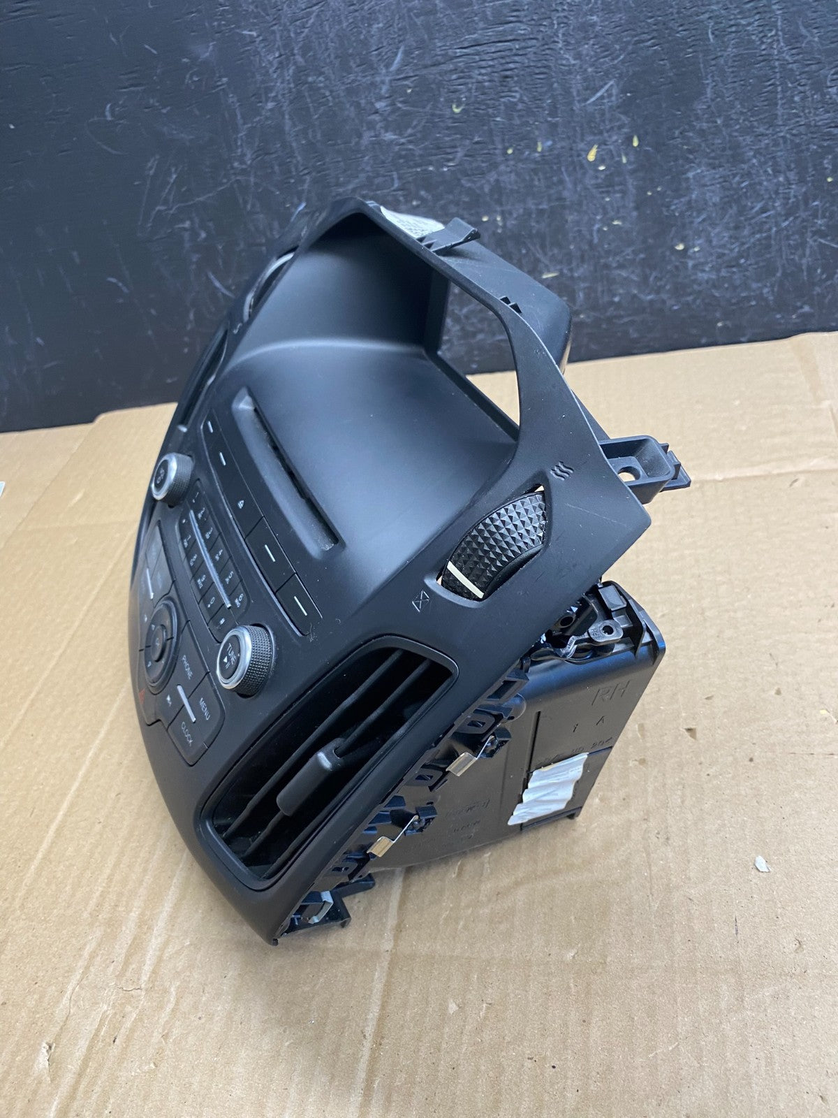 2015 to 2018 Ford Focus Center Radio Stereo Control Unit Trim ac9339 DG2