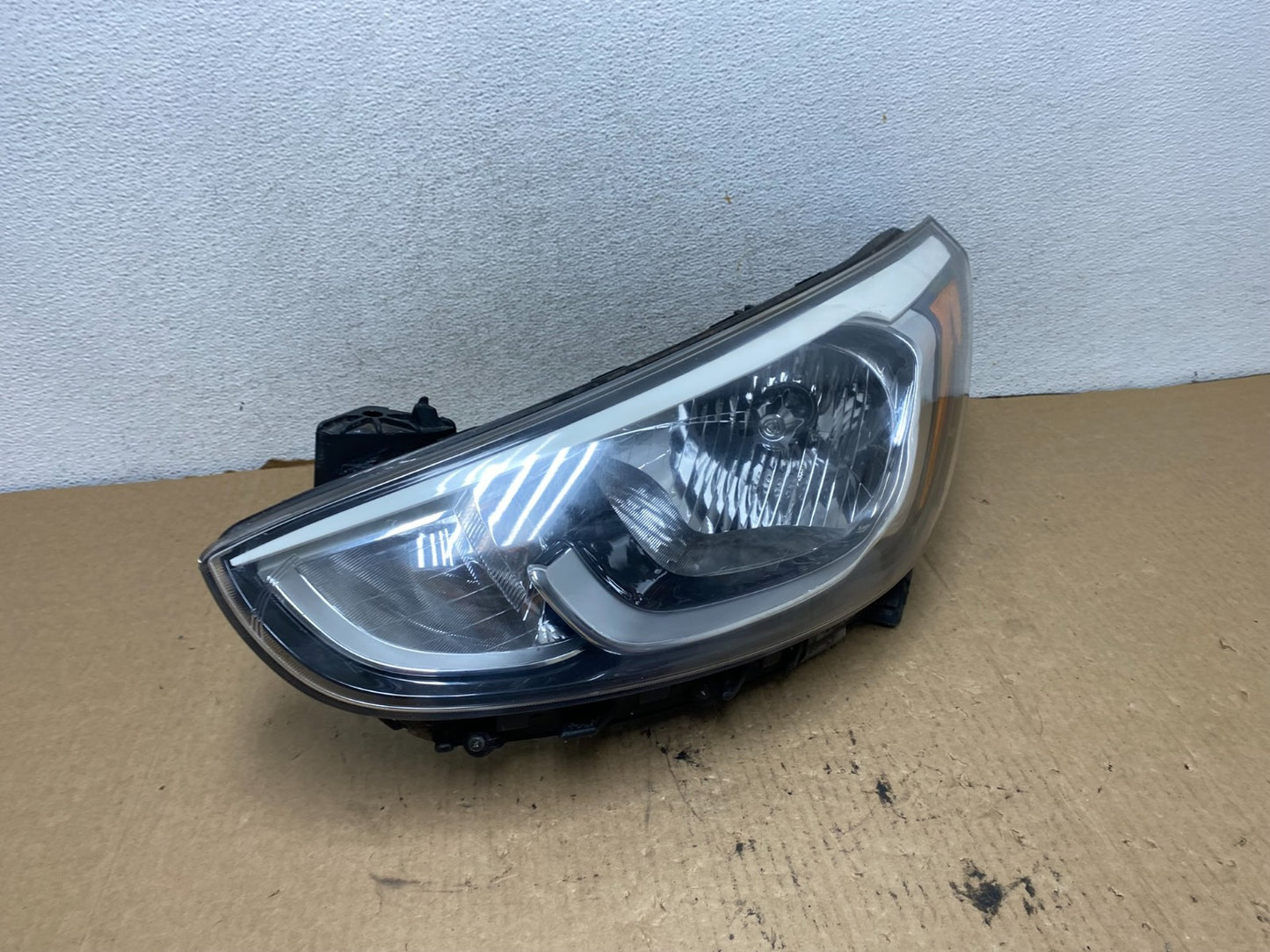 2015 to 2017 Hyundai Accent Left Driver LH Halogen Headlight AG2177 DW2
