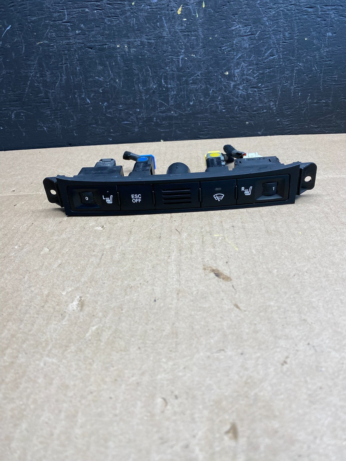 2006 - 2012 Kia Sedona Entourage Front Heated Seat Switch ESC OFF AC6250 DG0