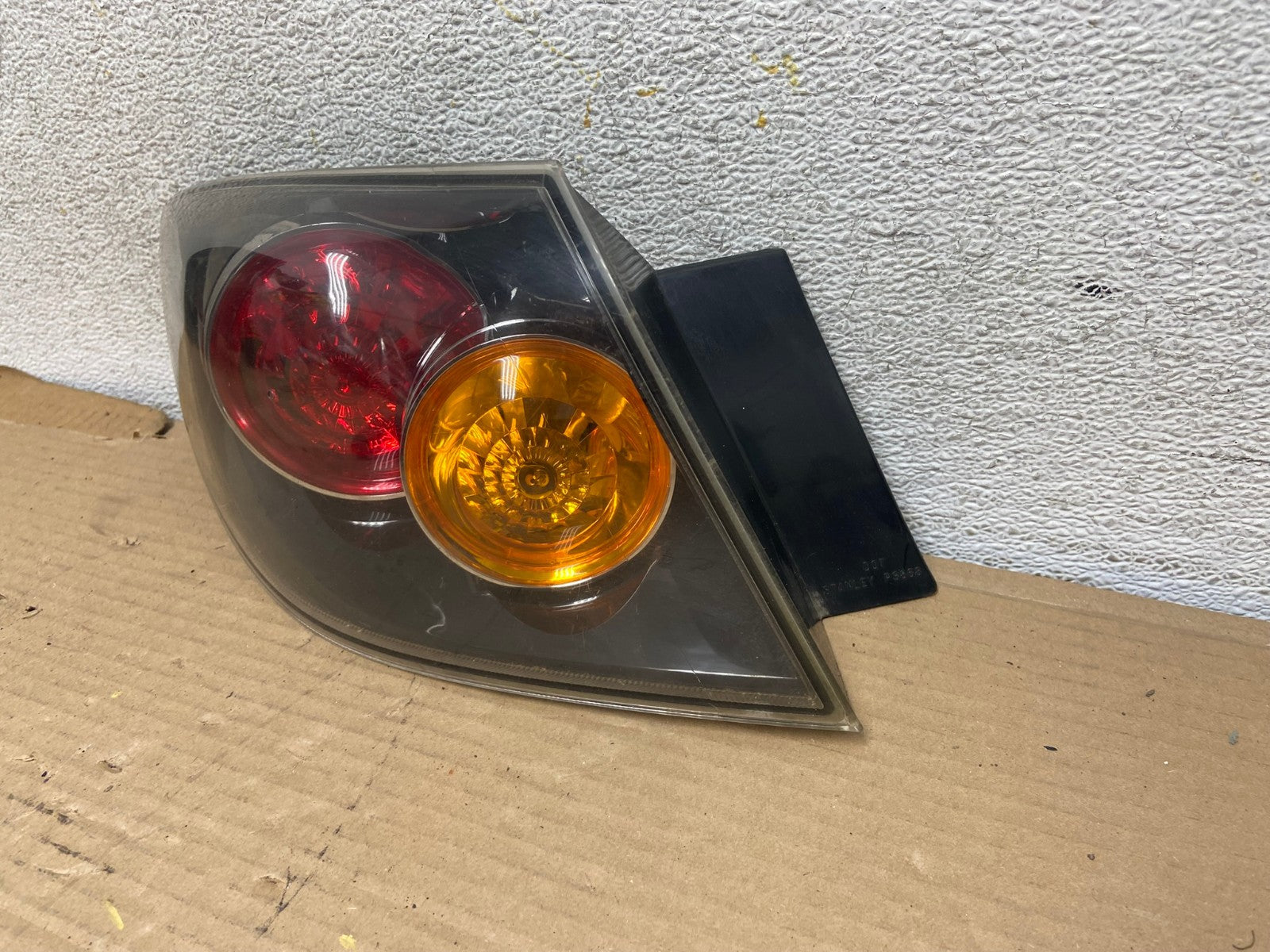2004 2005 2006 Mazda 3 Hatchback Left Driver LH Side Tail Light AH0630 LK2