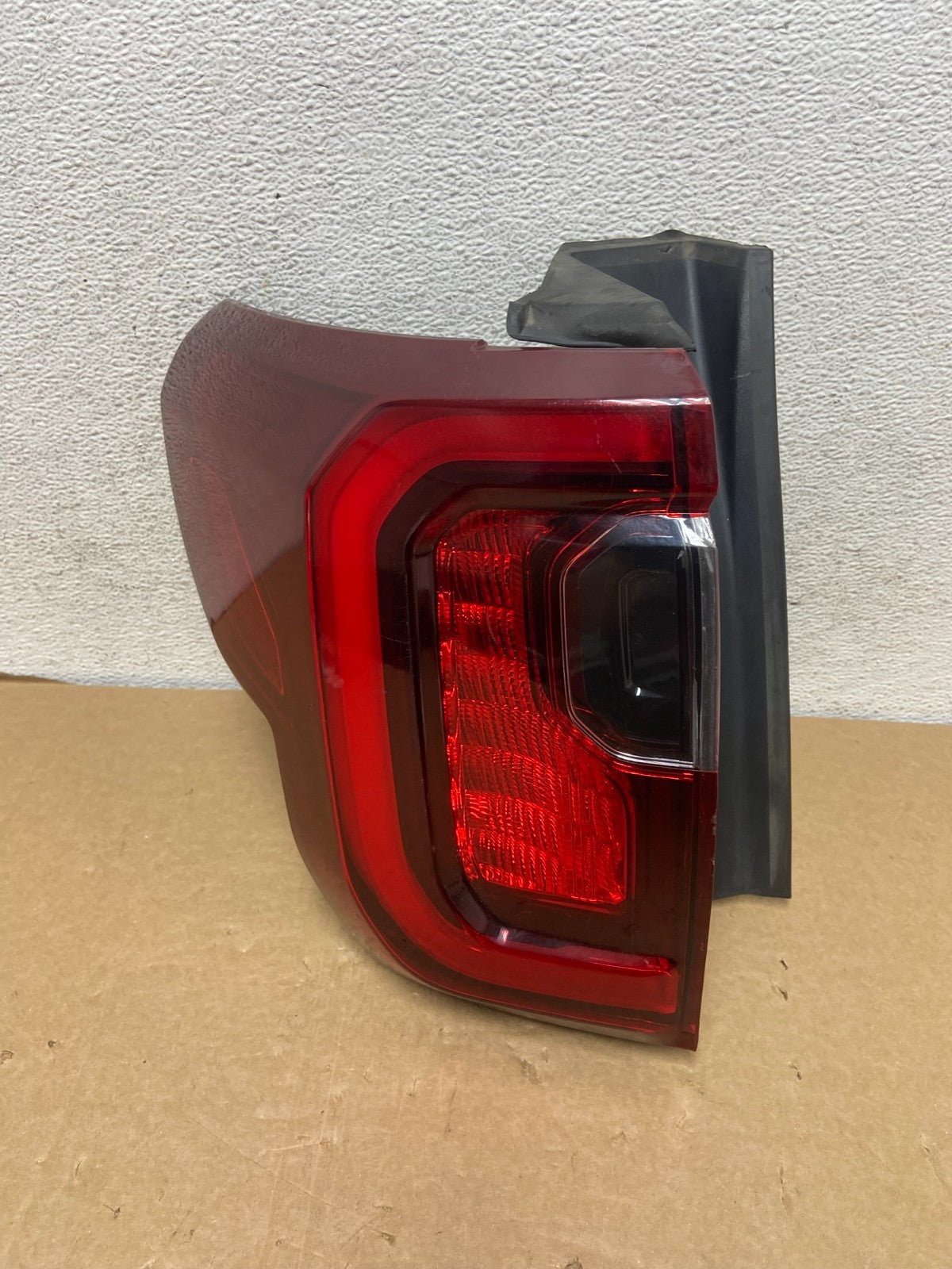 2020 to 2023 GMC Acadia Left Driver LH Side Tail Light AF7297 DW0