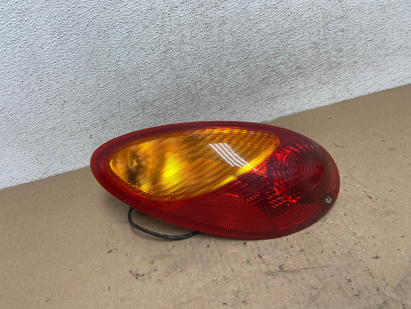 2001-2005 Chrysler PT Cruiser Left Driver LH Side Tail Light AG4243 LK0