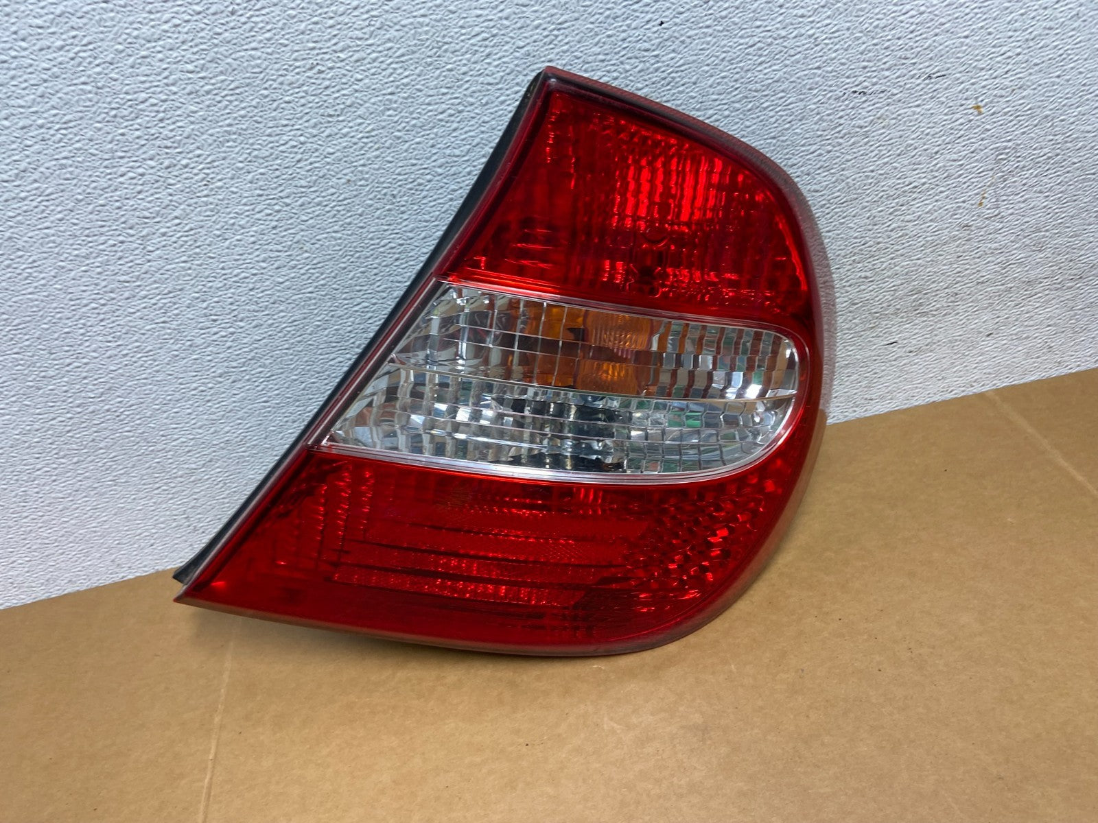2002 2003 2004 Toyota Camry Tail Light Right Passenger Rh Side AD8880 DW0