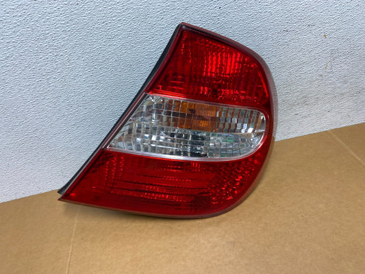 2002 2003 2004 Toyota Camry Tail Light Right Passenger Rh Side AD8880 DW0