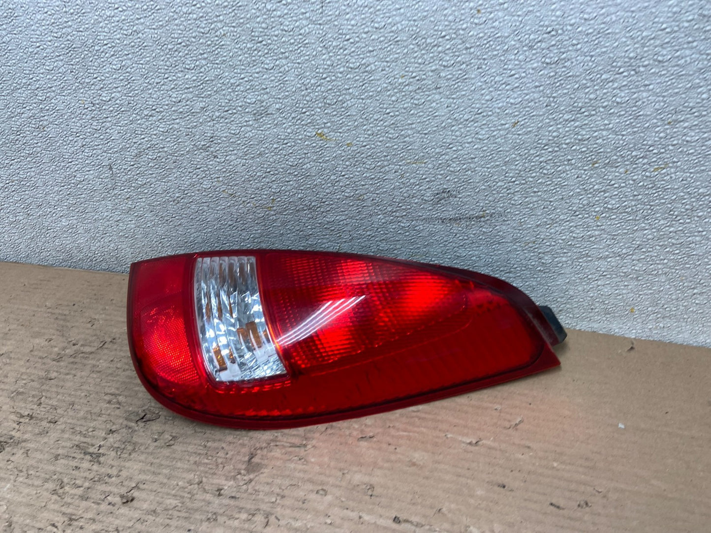 2002 to 2004 Suzuki Aerio Wagon Right Passenger RH Tail Light AA9751 LK1