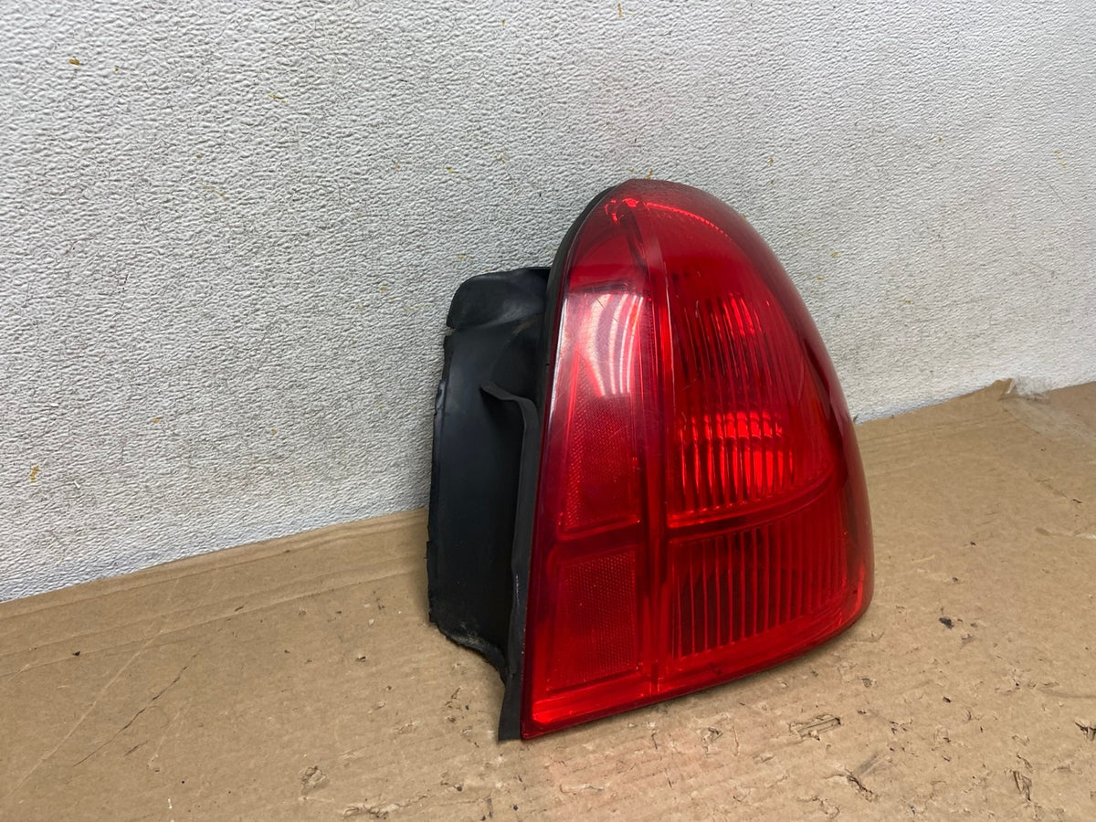 2003 to 2011 Lincoln Town Car Right Passenger Rh Tail Light AH9023 LK1