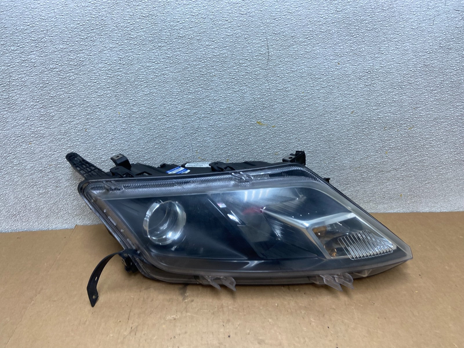 2010 2011 2012 Ford Fusion Right Passenger RH Headlight Halogen TYC Z6795 DW0