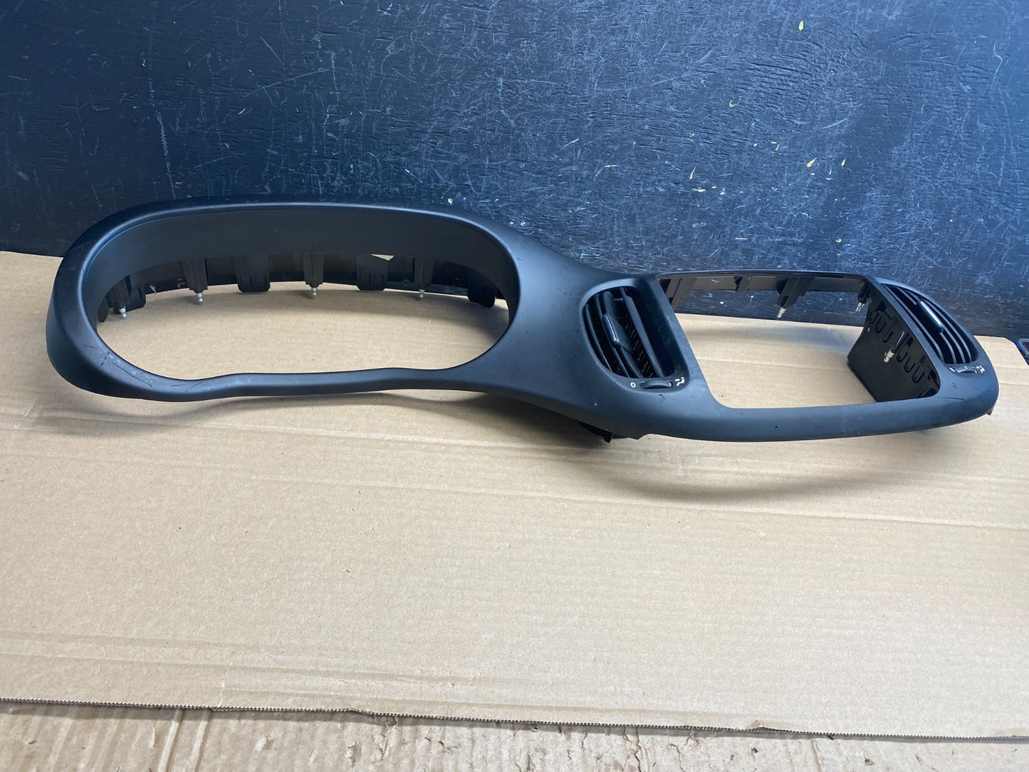 2014 - 2017 Fiat 500L Dash Instrument Cluster Speedometer Radio Bezel af6552 DG1