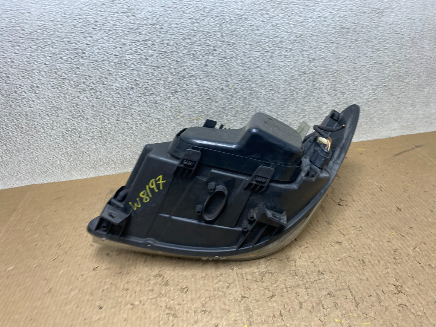 2007 to 2013 Mercedes Sprinter Headlight Right Passenger Halogen Oem W8197 DW9