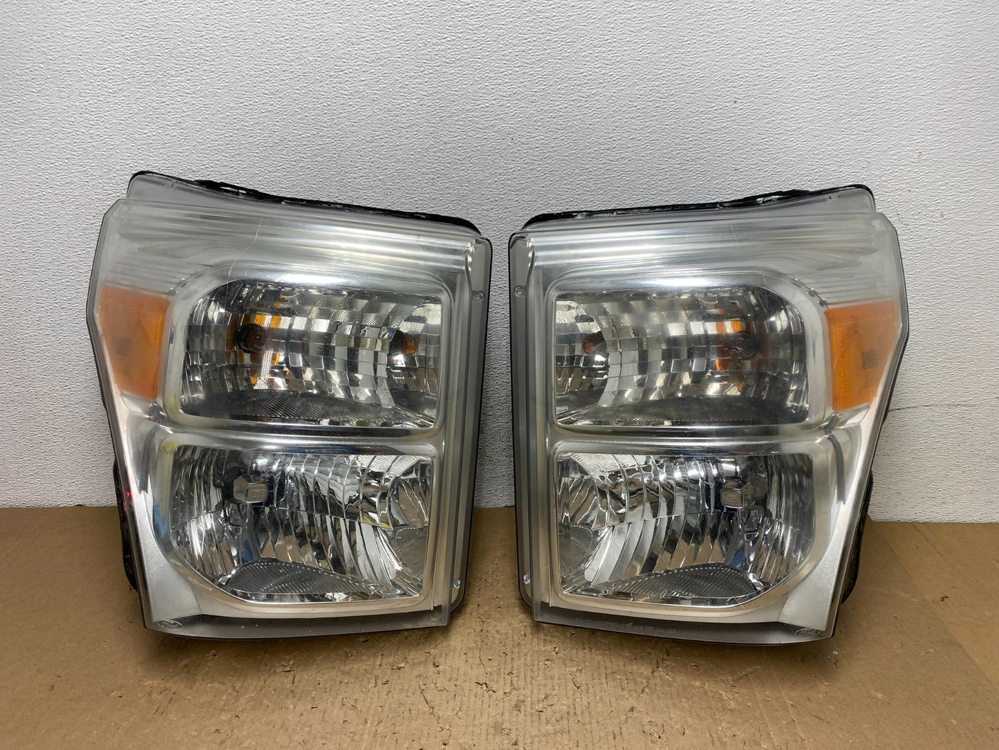 2011 to 2016 Ford F250 Super Duty Left+Right Side Headlights AD8829 DW0